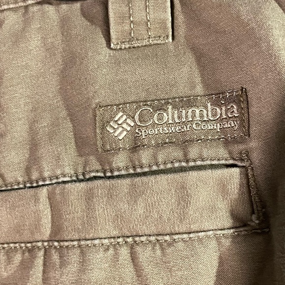 Columbia Men's Khaki Shorts Size 42 - Picture 4 of 4